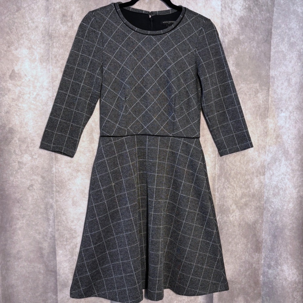 Banana Republic Fit and Flare Skater Dress Womens 2 Gray Plaid Scoop Neck